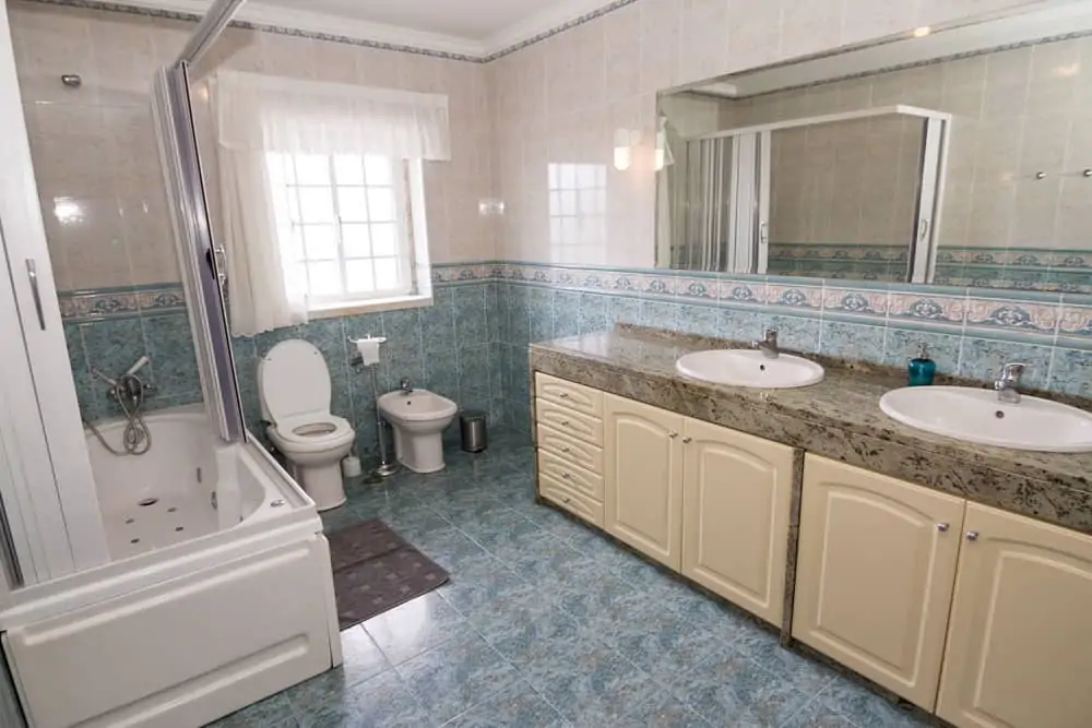 The big bathroom of the family room with bathtub, double washbasin, toilet and bidet